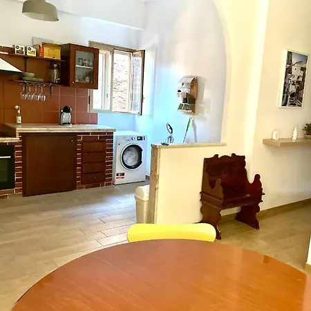 Stanza In Condiviso Double With Private Bathroom And Balcony In A Shared House Catania