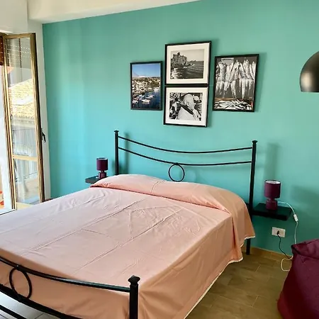 Stanza In Condiviso Double With Private Bathroom And Balcony In A Shared House * Catania