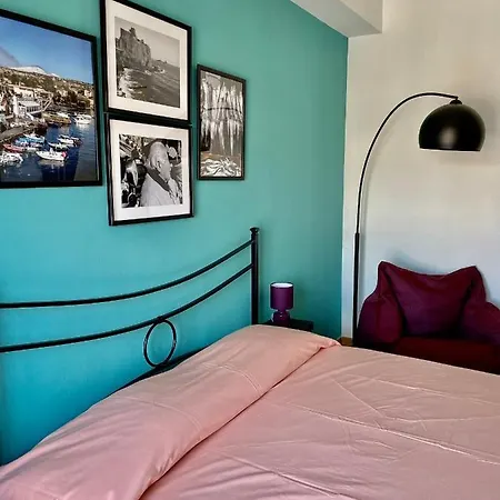 Homestay Stanza In Condiviso Double With Private Bathroom And Balcony In A Shared House *